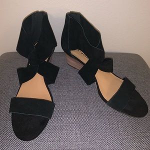 black wrap sandals!!